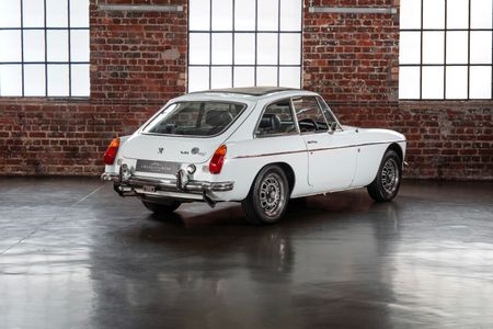1973-MG-B-V8_1