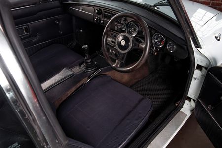 1973-MG-B-V8_4