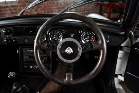 1973-MG-B-V8_6