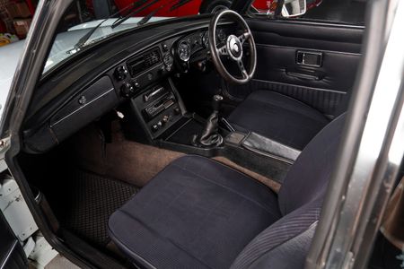 1973-MG-B-V8_7