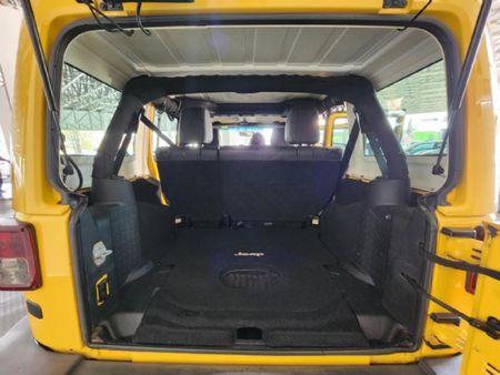 2016-Jeep-Wrangler-Unlimited-Sahara-36-V6-Auto_13