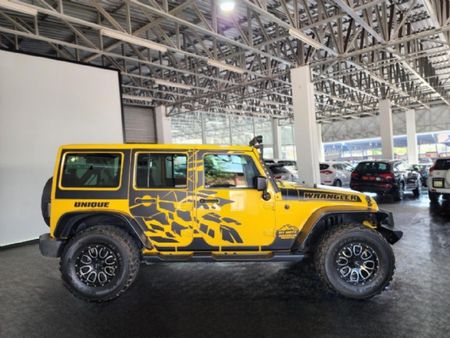 2016-Jeep-Wrangler-Unlimited-Sahara-36-V6-Auto_14