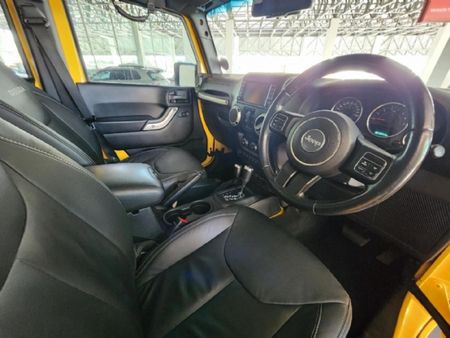 2016-Jeep-Wrangler-Unlimited-Sahara-36-V6-Auto_16