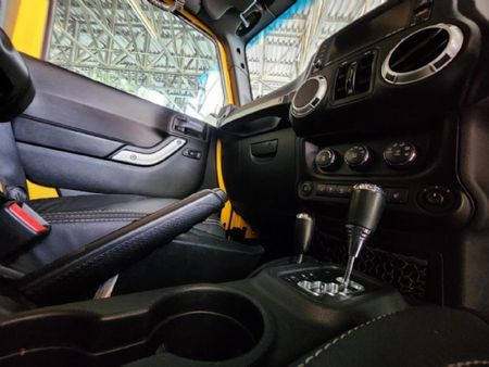 2016-Jeep-Wrangler-Unlimited-Sahara-36-V6-Auto_17