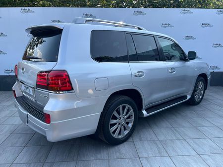 2011-Lexus-LX-570_1