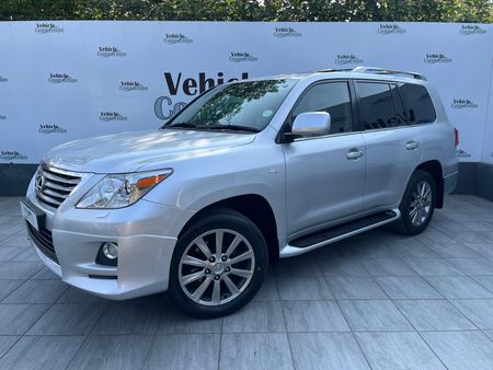2011-Lexus-LX-570_3