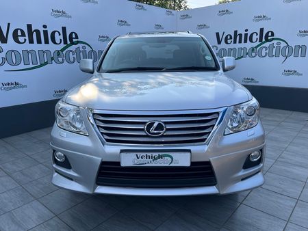 2011-Lexus-LX-570_4