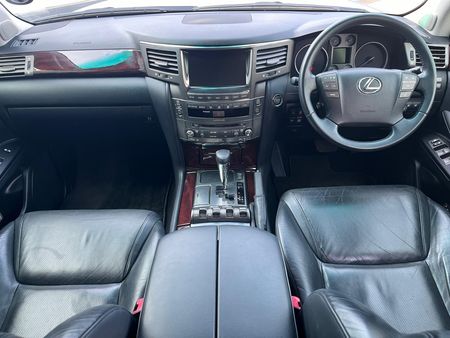 2011-Lexus-LX-570_6