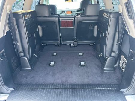 2011-Lexus-LX-570_8