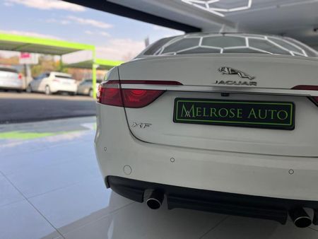 2018-Jaguar-XF-20-R-Sport_9