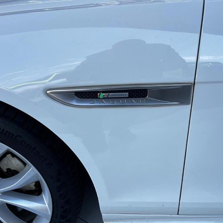 2018-Jaguar-XF-20-R-Sport_14