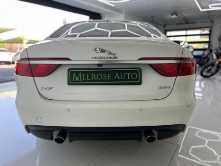 2018-Jaguar-XF-20-R-Sport_5