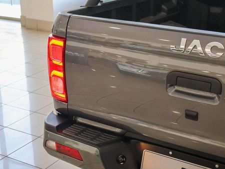 2025-JAC-T8-20-CTI-Super-Lux-Double-Cab_13