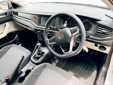 2024-Volkswagen-Polo-16-Classic-Auto_6