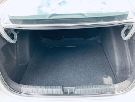 2024-Volkswagen-Polo-16-Classic-Auto_8