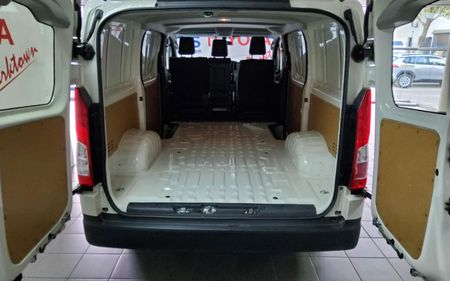 2025-Toyota-Quantum-28-LWB-Panel-Van_9