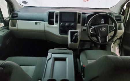 2025-Toyota-Quantum-28-LWB-Panel-Van_11