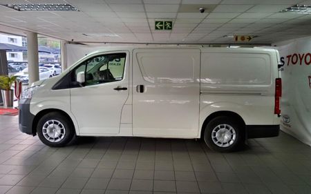 2025-Toyota-Quantum-28-LWB-Panel-Van_3