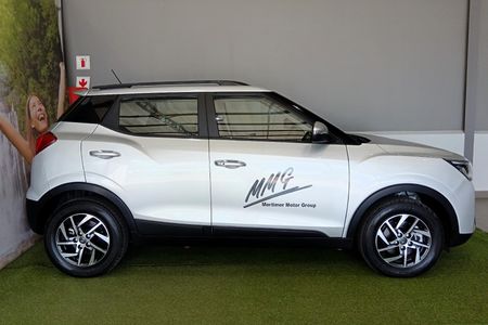 2024-Mahindra-XUV-300-12T-W8_1