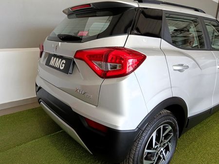 2024-Mahindra-XUV-300-12T-W8_7