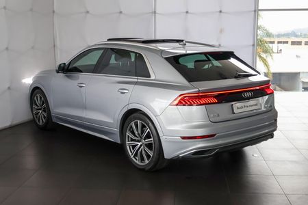 2019-Audi-Q8-55-TFSI-quattro-Auto_10