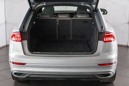 2019-Audi-Q8-55-TFSI-quattro-Auto_13