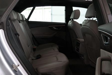2019-Audi-Q8-55-TFSI-quattro-Auto_14