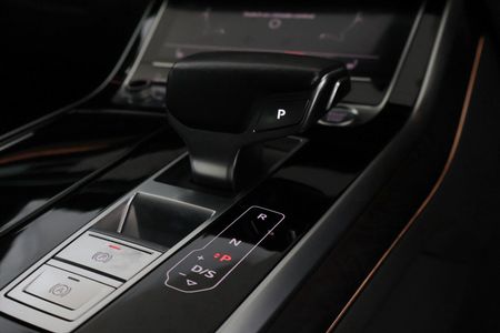 2019-Audi-Q8-55-TFSI-quattro-Auto_15