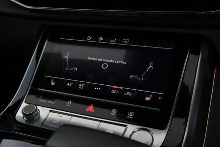 2019-Audi-Q8-55-TFSI-quattro-Auto_17