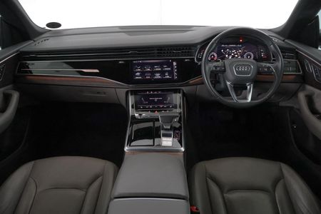 2019-Audi-Q8-55-TFSI-quattro-Auto_18