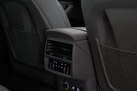 2019-Audi-Q8-55-TFSI-quattro-Auto_23