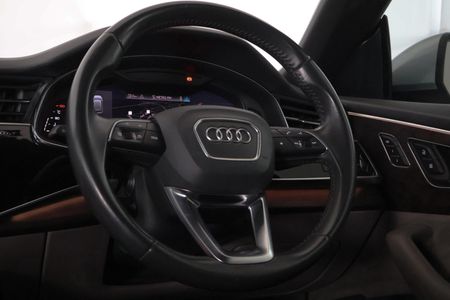 2019-Audi-Q8-55-TFSI-quattro-Auto_24