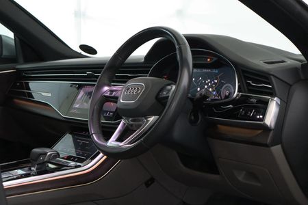 2019-Audi-Q8-55-TFSI-quattro-Auto_25