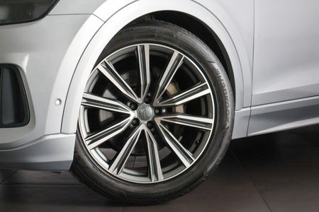 2019-Audi-Q8-55-TFSI-quattro-Auto_2