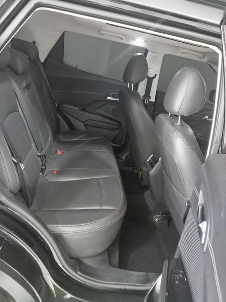 2024-Mahindra-XUV-3XO-12T-AX7L_5