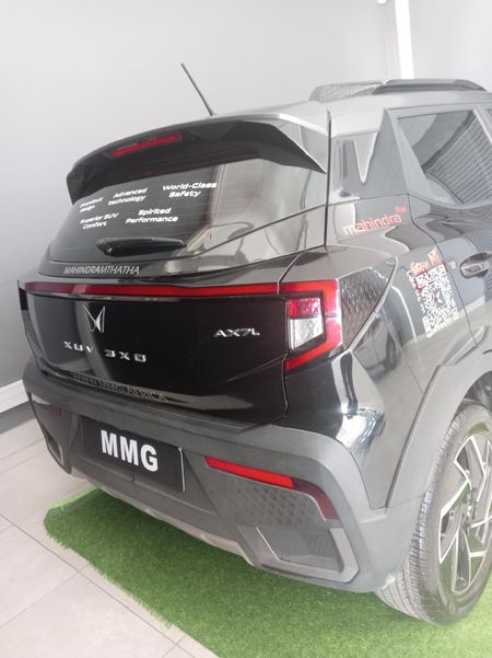 2024-Mahindra-XUV-3XO-12T-AX7L_6