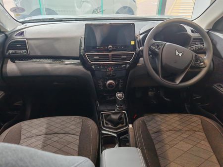 2025-Mahindra-XUV-3XO-12T-MX3-Auto_3