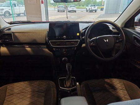 2025-Mahindra-XUV-3XO-12T-MX3-Auto_5