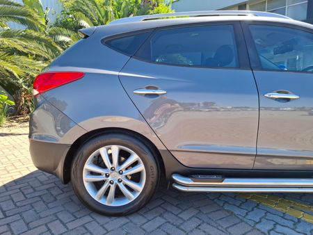 2011-Hyundai-ix35-20-GLS-Executive_10