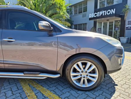 2011-Hyundai-ix35-20-GLS-Executive_11