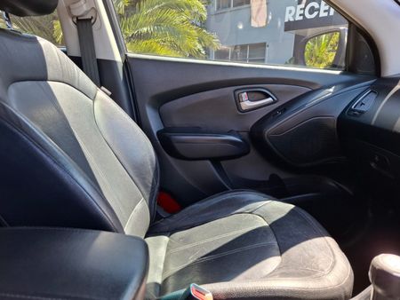 2011-Hyundai-ix35-20-GLS-Executive_12