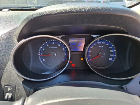 2011-Hyundai-ix35-20-GLS-Executive_13