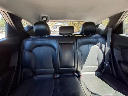 2011-Hyundai-ix35-20-GLS-Executive_15