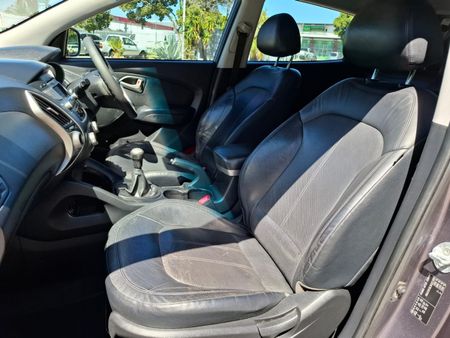 2011-Hyundai-ix35-20-GLS-Executive_16