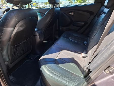 2011-Hyundai-ix35-20-GLS-Executive_17
