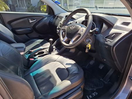 2011-Hyundai-ix35-20-GLS-Executive_18
