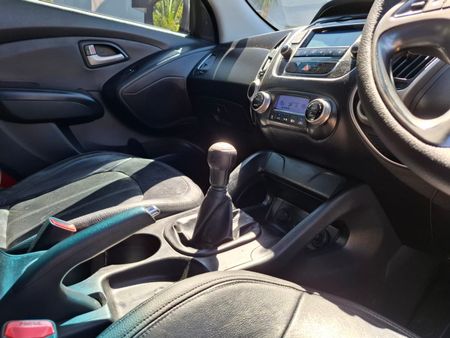 2011-Hyundai-ix35-20-GLS-Executive_20