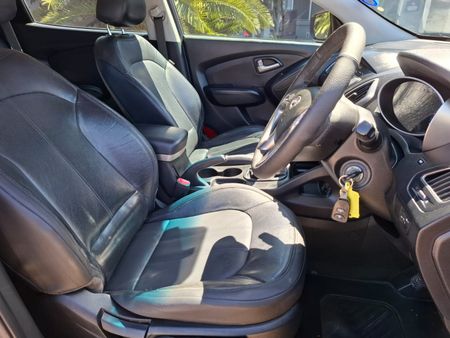 2011-Hyundai-ix35-20-GLS-Executive_21