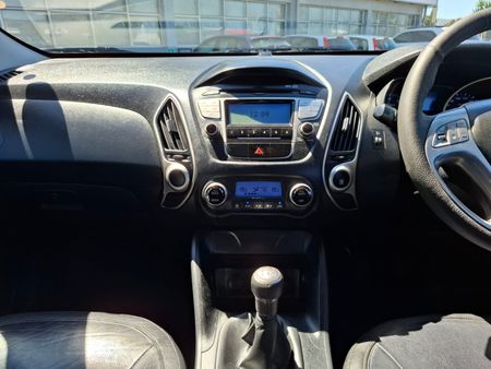 2011-Hyundai-ix35-20-GLS-Executive_22