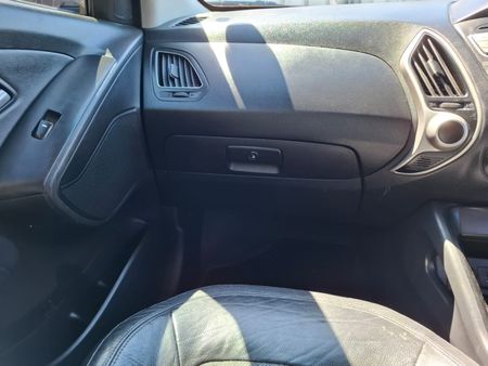 2011-Hyundai-ix35-20-GLS-Executive_23